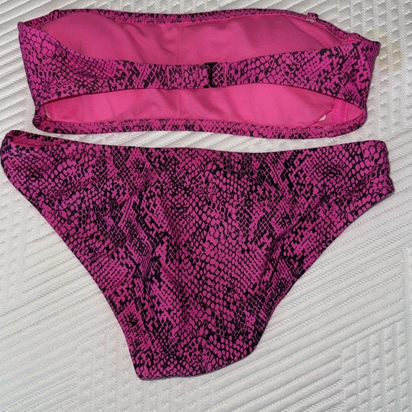 Bikini - Picture 2 of 3